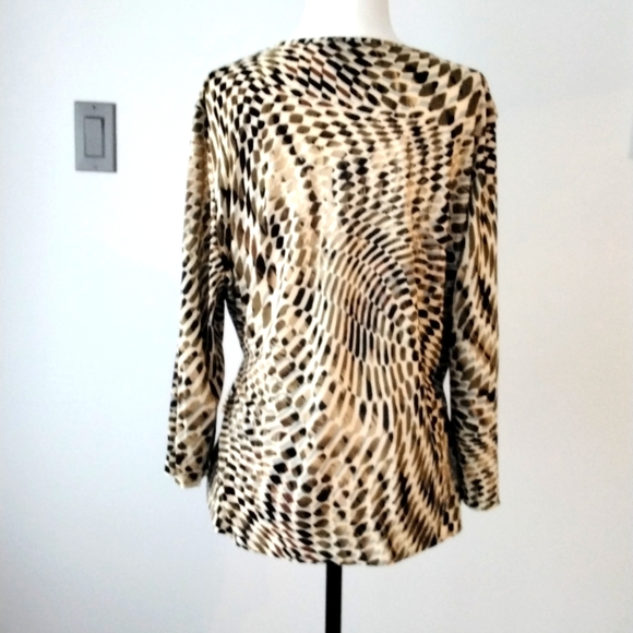 Wrap around animal print top, size XL - Picture 6 of 11
